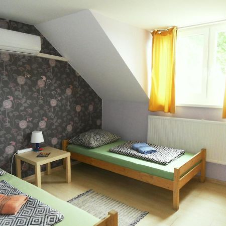 Hotel Fekete Macska Panzio Tata Exterior foto