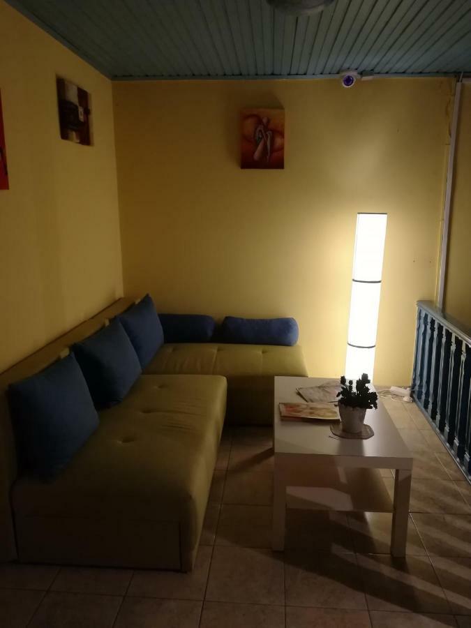 Hotel Fekete Macska Panzio Tata Exterior foto